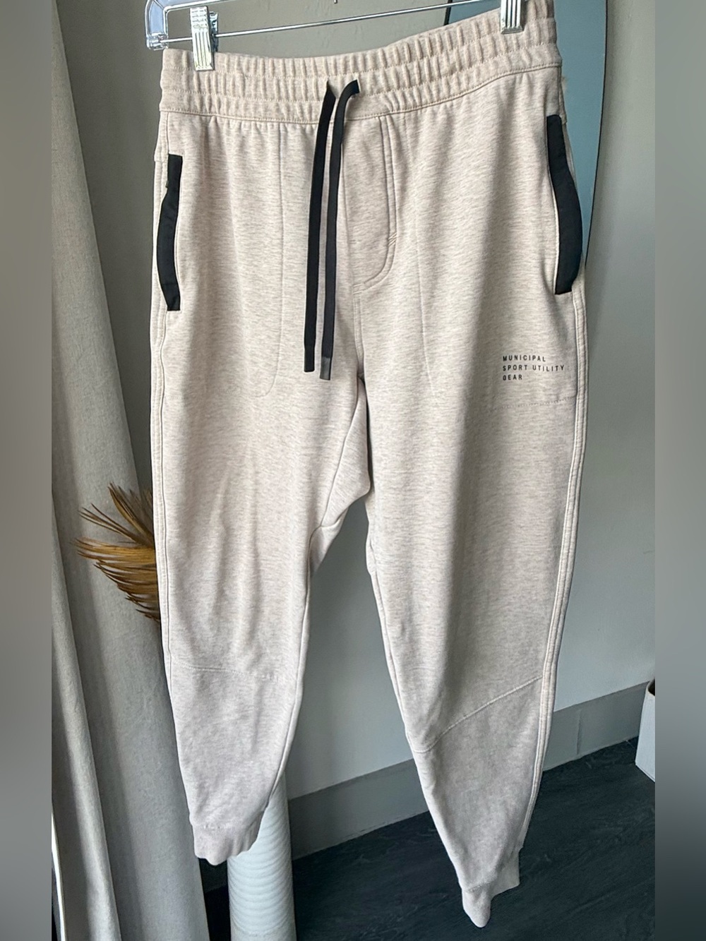 MUNICIPAL Sport Utility Gear Tech Joggers Mens Oatmeal Heather Gray Sweatpants